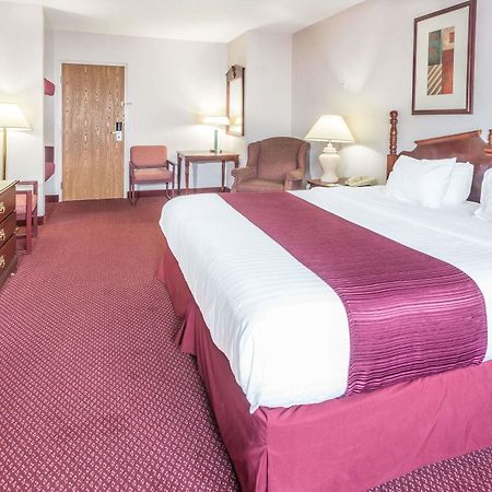 Days Inn By Wyndham Tiffin Экстерьер фото